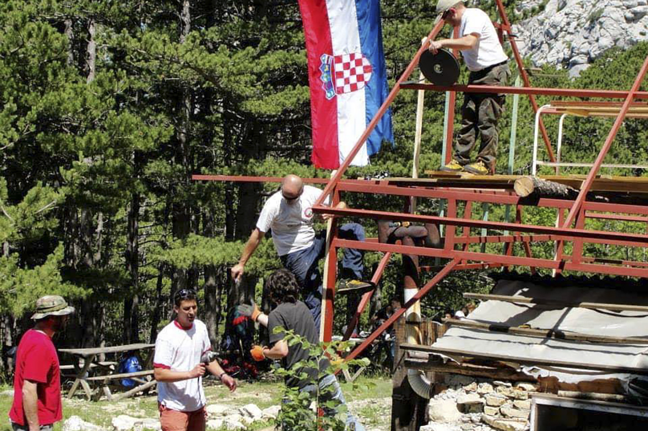 Luda kuća 4